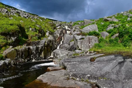 Wasserfall im Glendalough Tal